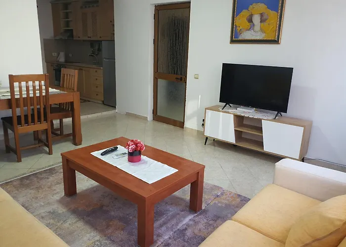 公寓 Ersasion 地拉那